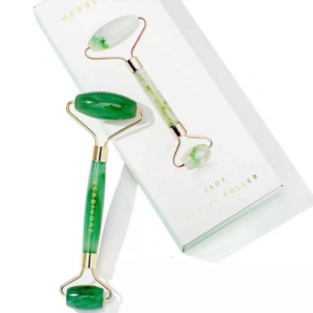 Herbivore Botanicals Jade De-puffing Facial Roller